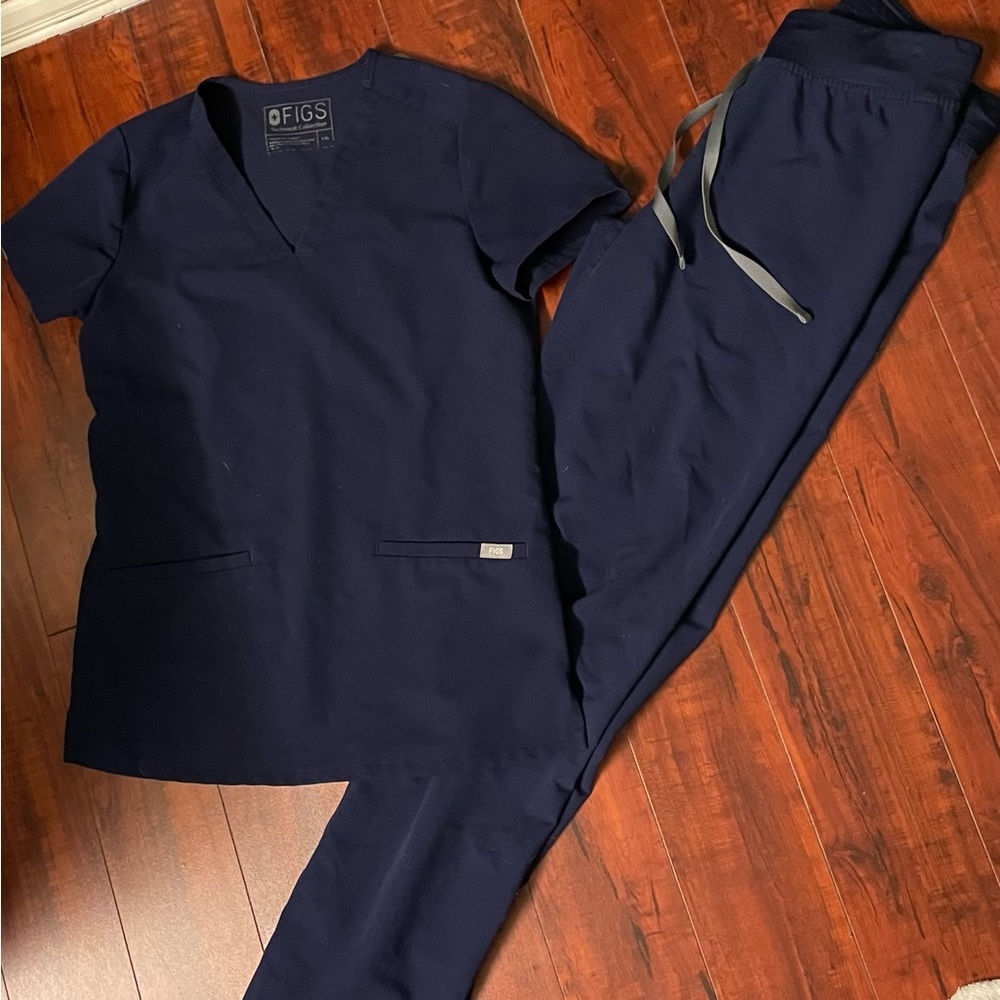 FIGS NAVY SCRUBS CASMA TOP YOLA PANTS